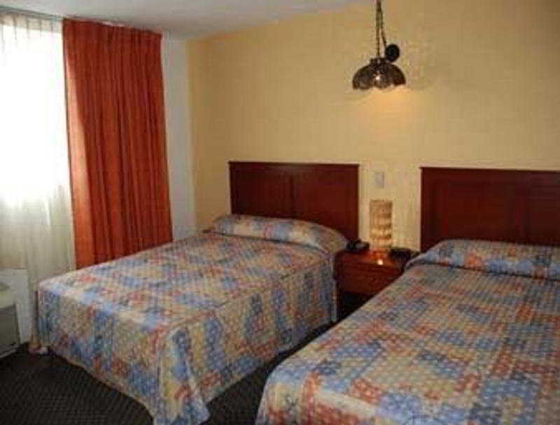 Howard Johnson By Wyndham Morelia Calle Real Room photo